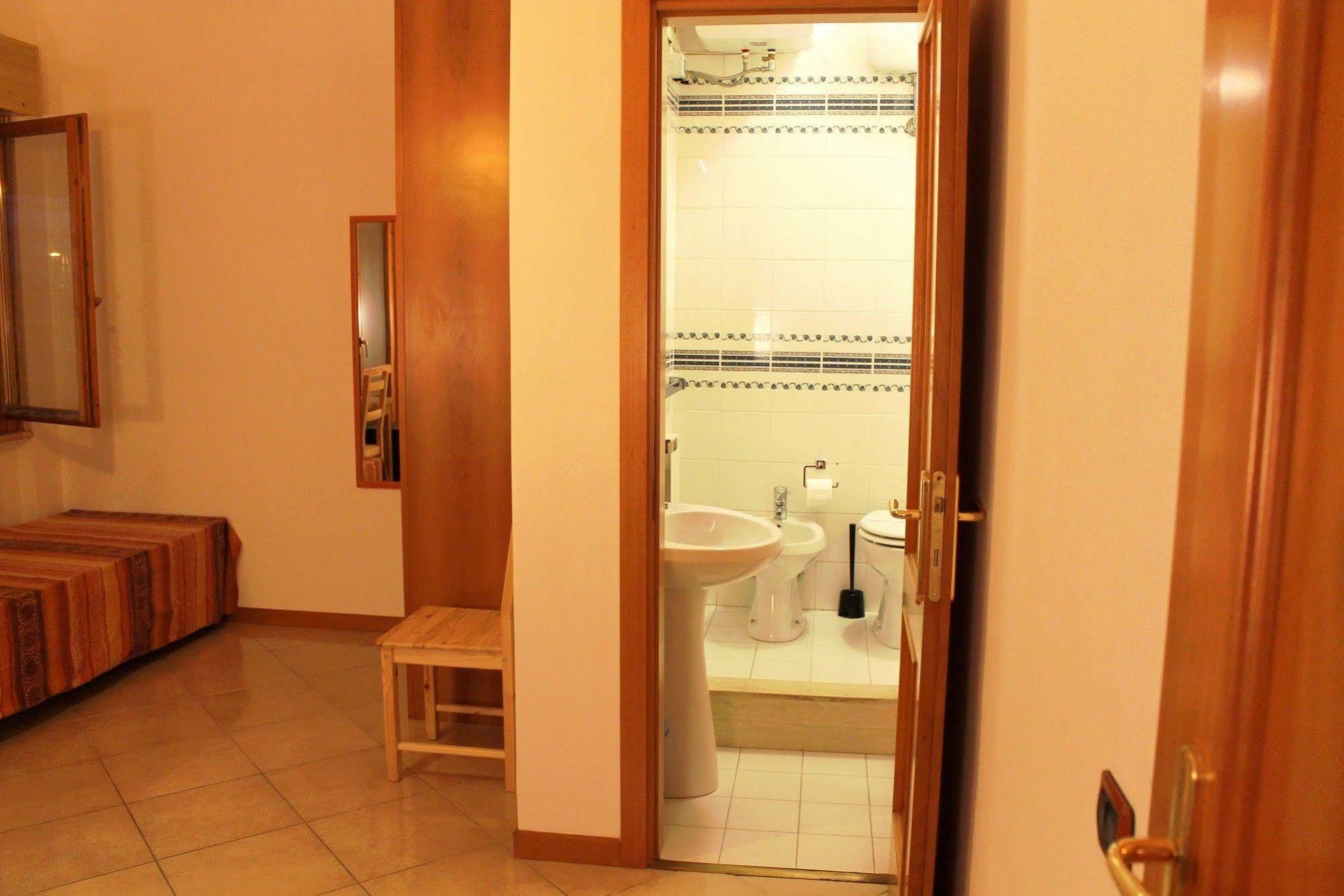Nuova Fiera Apart. Ponte Galeria Ngoại thất bức ảnh